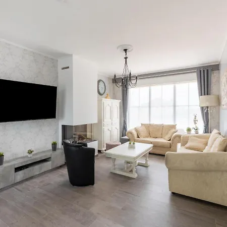 Villa Modern W Private Yard *