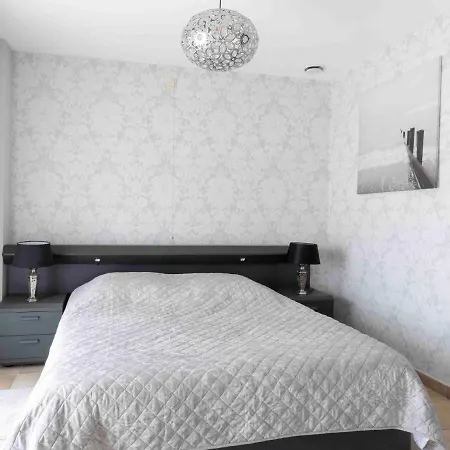 Modern W Private Yard