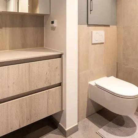 Modern W Private Yard