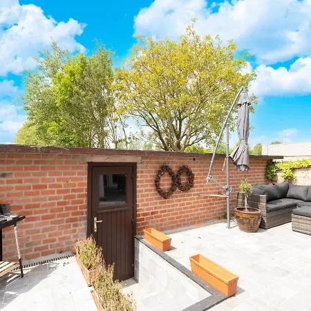 Vila Modern W Private Yard