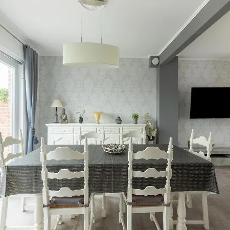 Villa Modern W Private Yard *