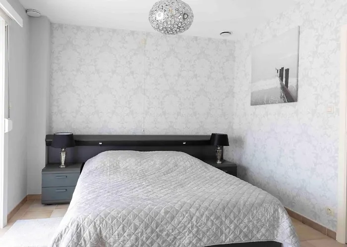 Modern W Private Yard