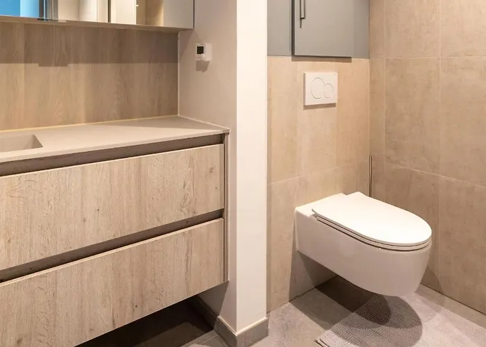 Modern W Private Yard