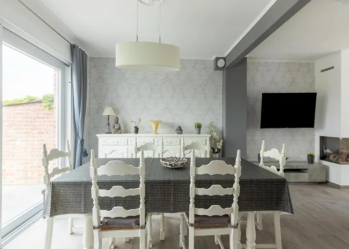 Villa Modern W Private Yard *